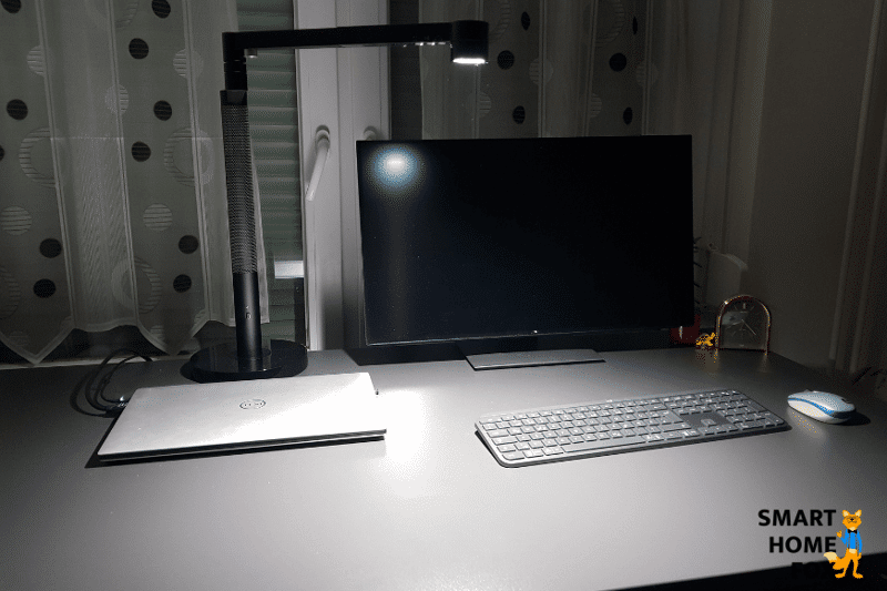 Die Dyson Lightcycle Morph liefert sehr kaltes Licht 6500 Kelvin